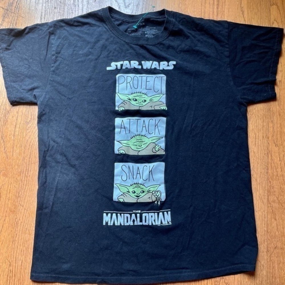 Star Wars The Mandalorian The child protect Attack Snack T -Shirt